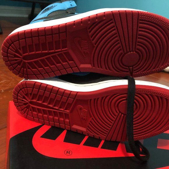 $350 Woman's Air Jordan 1 High OG 'UNC To Chicago' - Picture 4 of 6